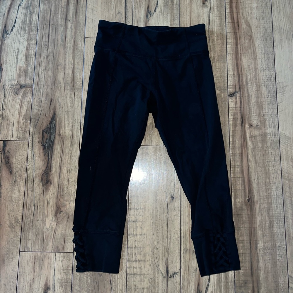 black cropped leggings